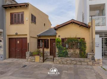 Casa · 152m² · 4 Ambientes · 1 Cochera · Chalet en El Entorno de Guemes Residencial