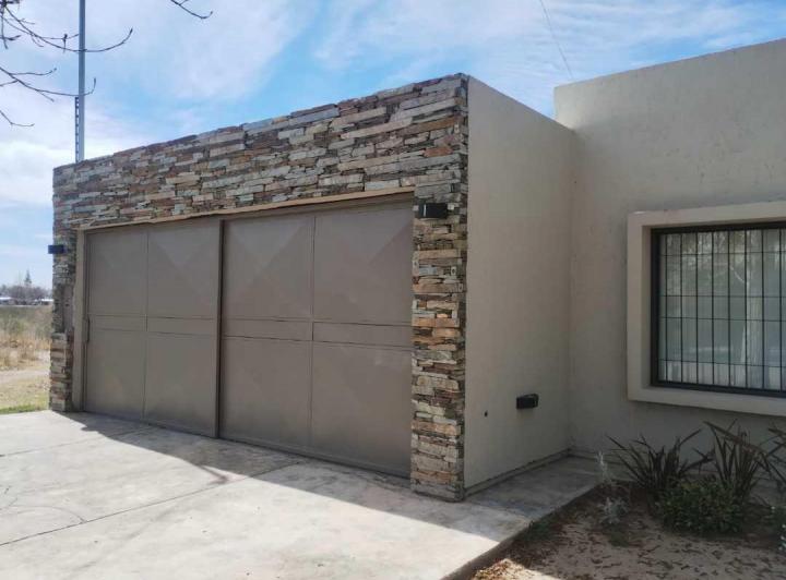Casa · 184m² · 3 Dormitorios · 2 Cocheras