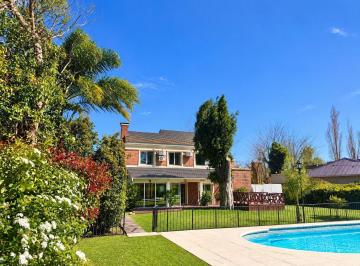 Casa · 260m² · 5 Ambientes · 1 Cochera · Alquiler Casa 5amb Abril Club de Campo Hudson