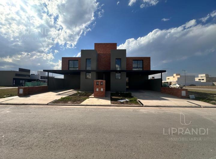 Casa · 137m² · 4 Ambientes · 1 Cochera