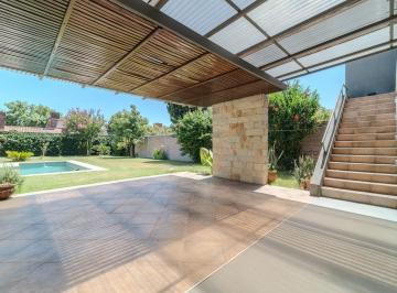 Casa · 427m² · 4 Dormitorios · 5 Cocheras · Casa en San Isidro