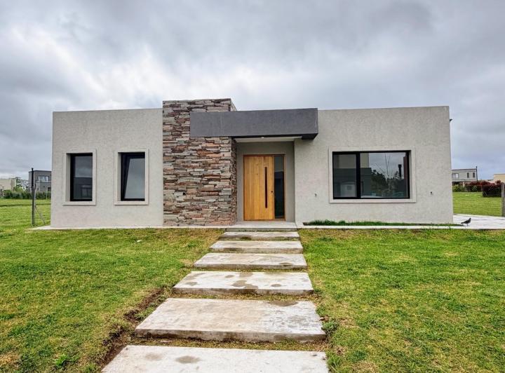 Casa · 152770m² · 4 Ambientes · 3 Cocheras