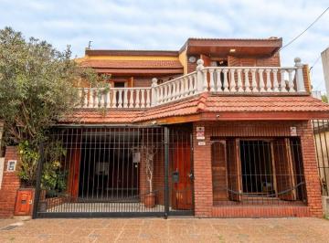 Casa · 140m² · 4 Ambientes · Venta Casa 4amb. Isidro Casanova Centro