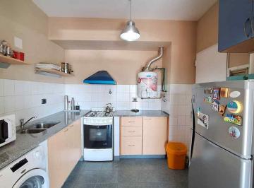 Departamento · 42m² · 2 Ambientes · Alquiler Dpto 2 Amb con Balcon Al Fte Lanús Centro