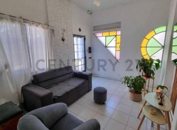Casa · 115m² · 4 Ambientes · 1 Cochera · Se Vende Propiedad Exclusiva en Rafaela, Barrio 9 de Julio