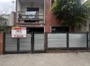 Casa · 152m² · 5 Ambientes · 1 Cochera · Casa Sobre Lote Propio de 8,66x27 con Cochera y Gran Jardin