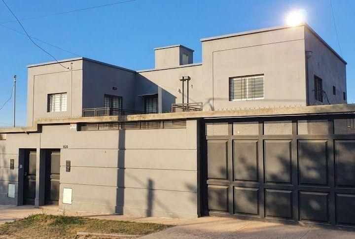 Casa · 200m² · 4 Ambientes · 2 Cocheras