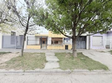Casa · 250m² · 6 Ambientes · 1 Cochera · Venta - Casa Apta Crédito de 3 Dorm. en Barrio Los Olmos - C135