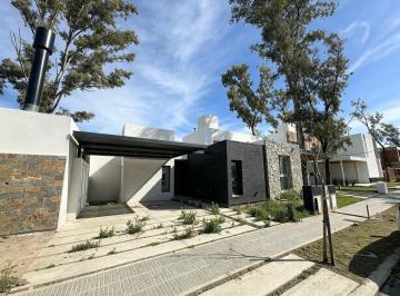 Casa · 250m² · 3 Dormitorios · 2 Cocheras · Casa en Nuevo Malagueño