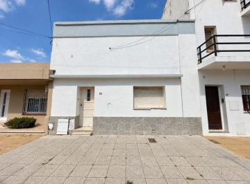 Casa de 4 ambientes, · Casa 68 m², Calle Rondeau, General Belgrano, Provincia de Buenos Aires.