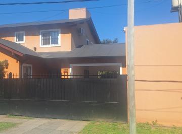 Casa · 200m² · 4 Ambientes · 1 Cochera · Berutti 75 - Pilar Centro
