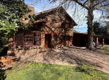 Casa · 900m² · 8 Ambientes · 1 Cochera · Casa en Las Praderas de Lujan