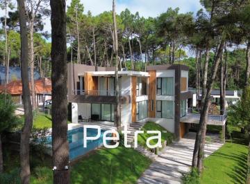 Casa · 280m² · 4 Ambientes · 2 Cocheras · Casa en Venta en Pinamar - Alamos II