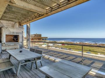 Departamento · 97m² · 4 Ambientes · 3 Cocheras · Apartamento en Venta Frente Al Mar 3 Dorm.