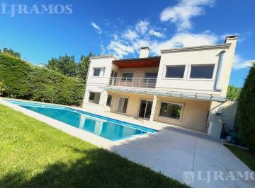 Casa · 203m² · 6 Ambientes · 3 Cocheras · Casa en Venta Benavidez Greens Apto Credito. Lote Interno.