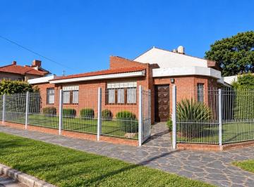 Casa · 118m² · 4 Ambientes · 2 Cocheras · Casa - Los Pinares
