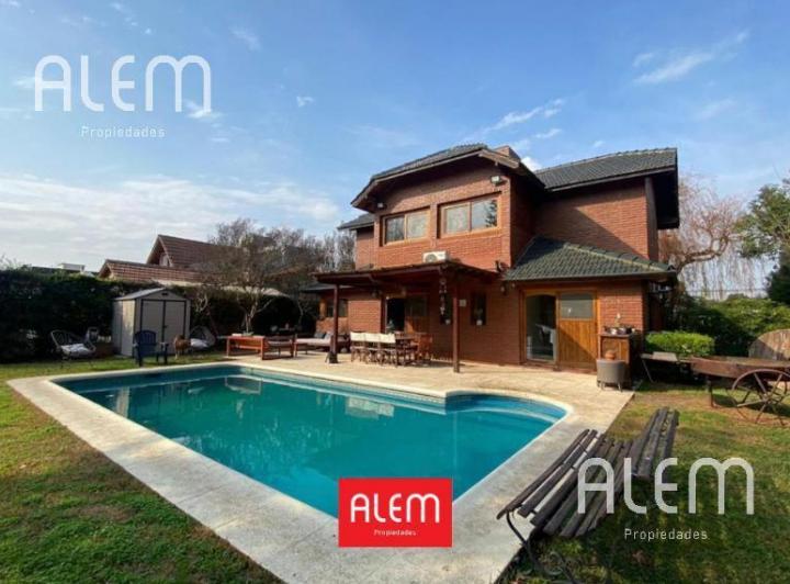Casa · 193m² · 6 Ambientes · 1 Cochera