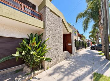 Casa · 160m² · 4 Ambientes · 1 Cochera · Venta Casa en Lote Propio 4 Ambientes con Cochera! - Ramos Mejía