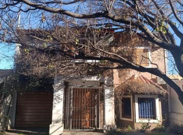 Casa · 251m² · 7 Ambientes · 1 Cochera · Venta Casa 3d y Pileta en Parque Capital