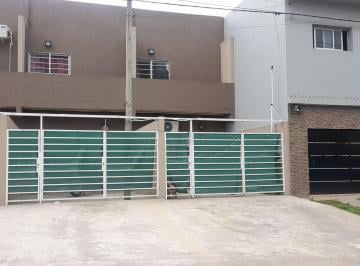 Casa · 60m² · 3 Ambientes · 1 Cochera · Duplex 2 Dorm. en Venta La Plata San Carlos