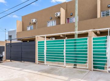 Casa · 60m² · 3 Ambientes · 1 Cochera · Duplex 2 Dorm. en Venta La Plata San Carlos