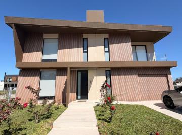 Casa de 4 ambientes, Esteban Echeverría · Casa Moderna a Estrenar en Canning Chico