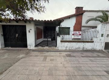 Casa · 200m² · 6 Ambientes · 1 Cochera · Casa - Los Hornos