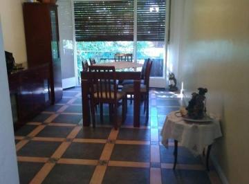 Departamento de 4 ambientes, Flores · Venta 4 Ambientes Al Frente 1° por Escalera Muy Buena Distribución y Mucho Potencial Jose Marti 727