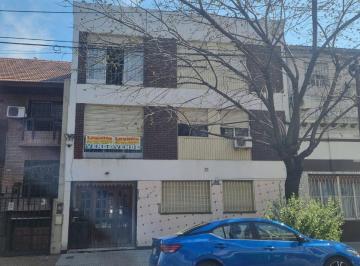 Departamento de 4 ambientes, Flores · Venta 4 Ambientes Al Frente 1° por Escalera Muy Buena Distribución y Mucho Potencial Jose Marti 727
