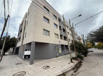 Departamento · 40m² · 5 Ambientes · Departamento en Alquiler Primer Piso con Balcón - un Dormitorio