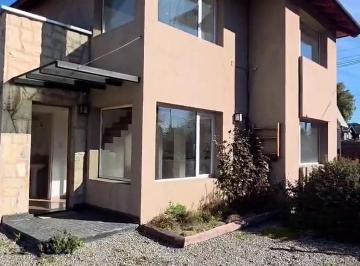 Departamento de 3 ambientes, San Carlos de Bariloche · Luminoso Dúplex de 2 Dorm. con Estacionamiento – Km 5 (Hurón 5340)