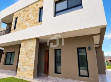 Casa · 130m² · 5 Ambientes · 2 Cocheras · Casa Dúplex en Venta en Springpark Pilar, Pilar, G. B. a. Zona Norte
