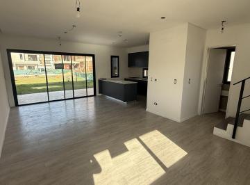 Casa · 130m² · 4 Ambientes · 1 Cochera · Casa en Spring Park