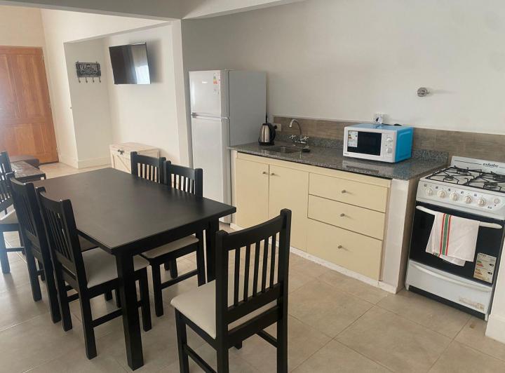 Casa · 80m² · 3 Ambientes · 2 Cocheras