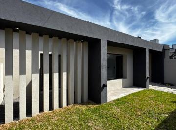 Casa · 130m² · 3 Ambientes · 2 Cocheras · Casa 2 Dorm. Refaccionado a Nuevo Venta Ituzaingó