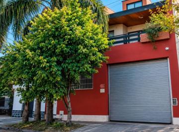 Casa · 740m² · 5 Ambientes · Venta Casa 5 Amb Villa Tesei C/ Galpon P/