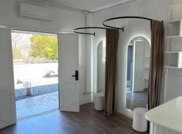 Local comercial · 40m² · 1 Ambiente · 1 Cochera · Alquiler Comercial - Showroom Equipado en Güemes - 2 Plantas