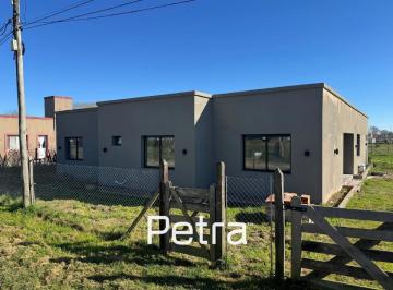 Casa · 2000m² · 5 Ambientes · 1 Cochera · Casa en Venta en Madariaga