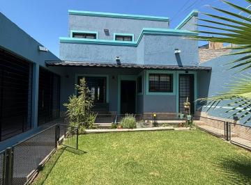 Casa · 196m² · 5 Ambientes · 3 Cocheras · Casa a Dos Cuadras de Club de Campo