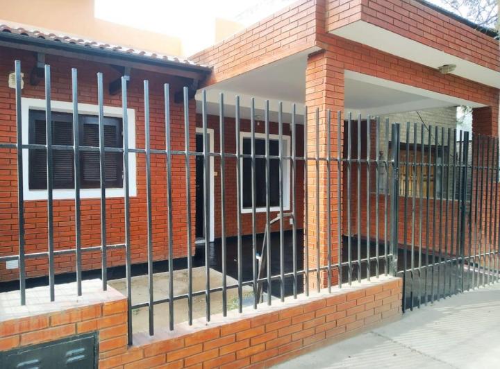 Casa · 140m² · 8 Ambientes · 1 Cochera
