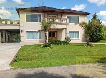 Casa · 300m² · 5 Ambientes · 6 Cocheras · Casa en Venta en Country El Paraíso Hípico & Golf