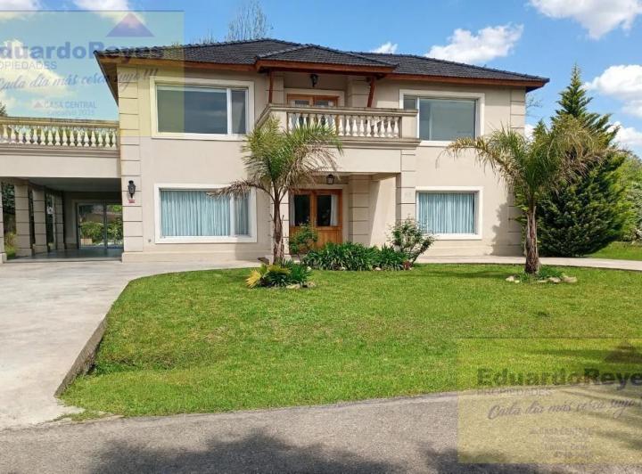 Casa · 300m² · 5 Ambientes · 6 Cocheras