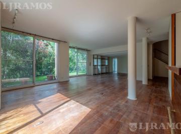 Departamento · 205m² · 5 Ambientes · 4 Cocheras · Departamento en Dos Plantas con Jardín, Ascensor Propio y 4 Cocheras