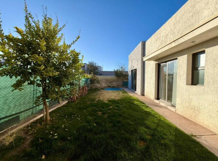 Casa · 140m² · 5 Ambientes · 2 Cocheras