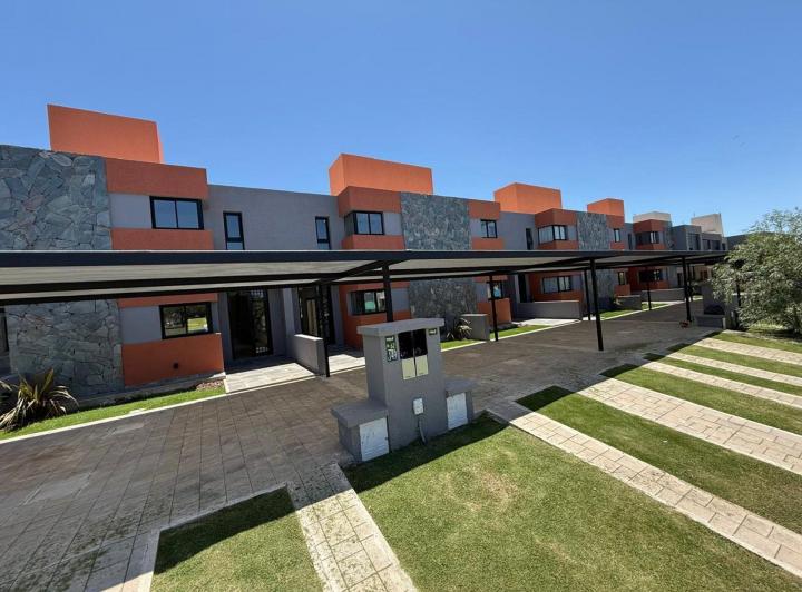 Casa · 175m² · 5 Ambientes · 2 Cocheras
