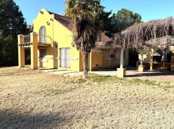 Casa · 228m² · 5 Ambientes · 3 Cocheras · Casa en Venta B° Privado La Capilla, Vistalba