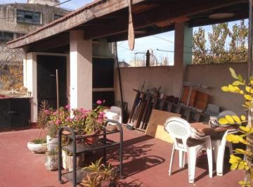 Casa · 190m² · 5 Ambientes · Venta de Espectacular Casa 4 Dorm. en Boedo. Reciclada con Muy Buen Gusto.
