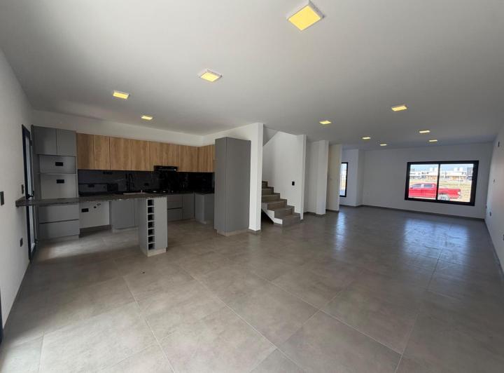 Casa · 180m² · 4 Ambientes