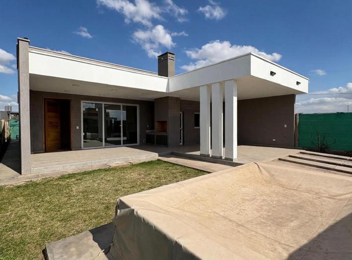 Casa · 187m² · 2 Ambientes · 2 Cocheras