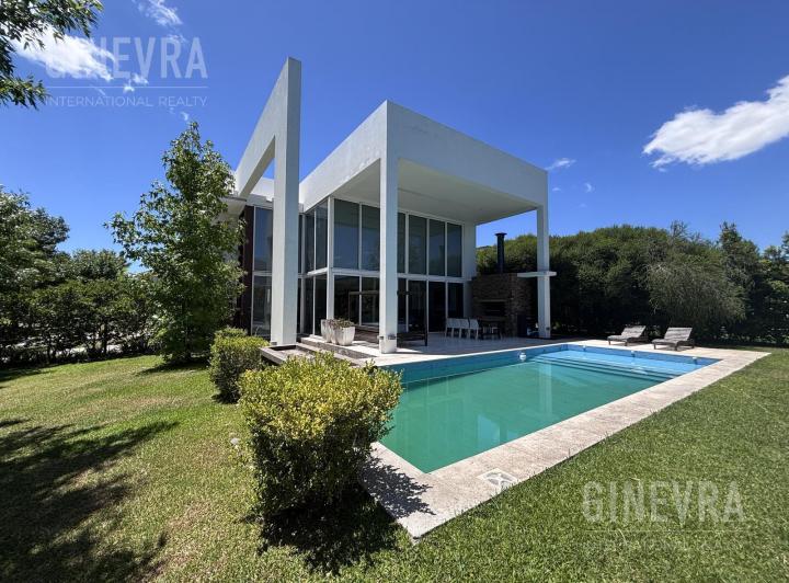 Casa · 380m² · 7 Ambientes · 6 Cocheras